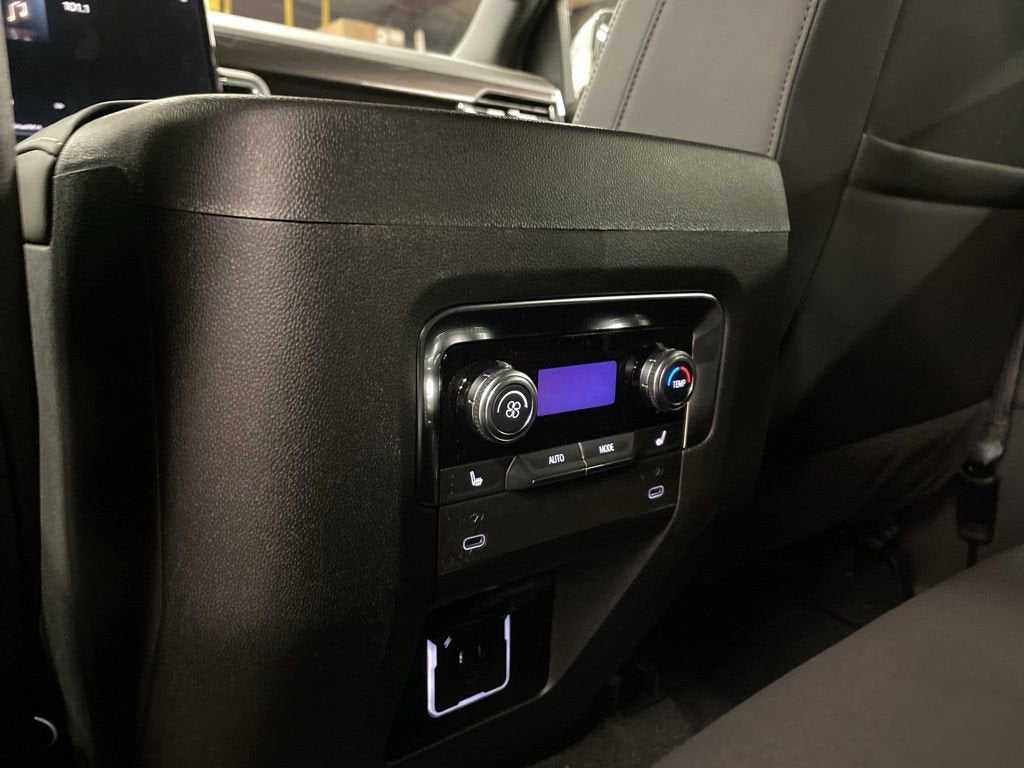 2025 GMC Yukon Elevation