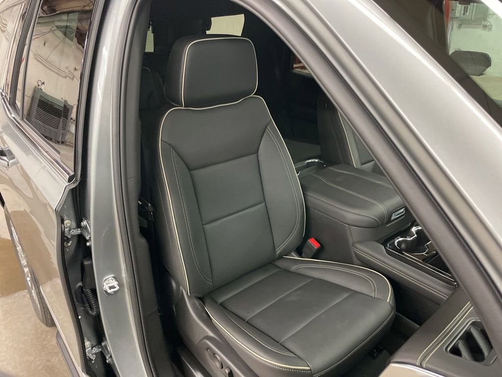 2025 GMC Yukon Elevation