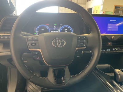 2025 Toyota Crown Signia XLE