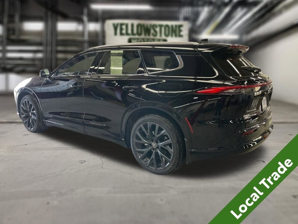 2025 Toyota Crown Signia XLE