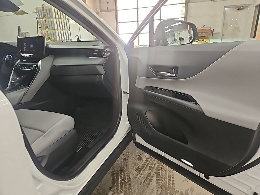 2023 Toyota Venza LE