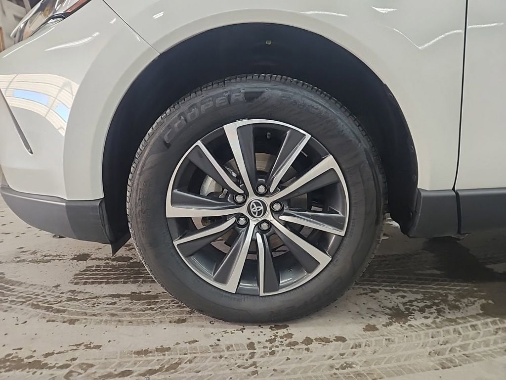 2023 Toyota Venza LE