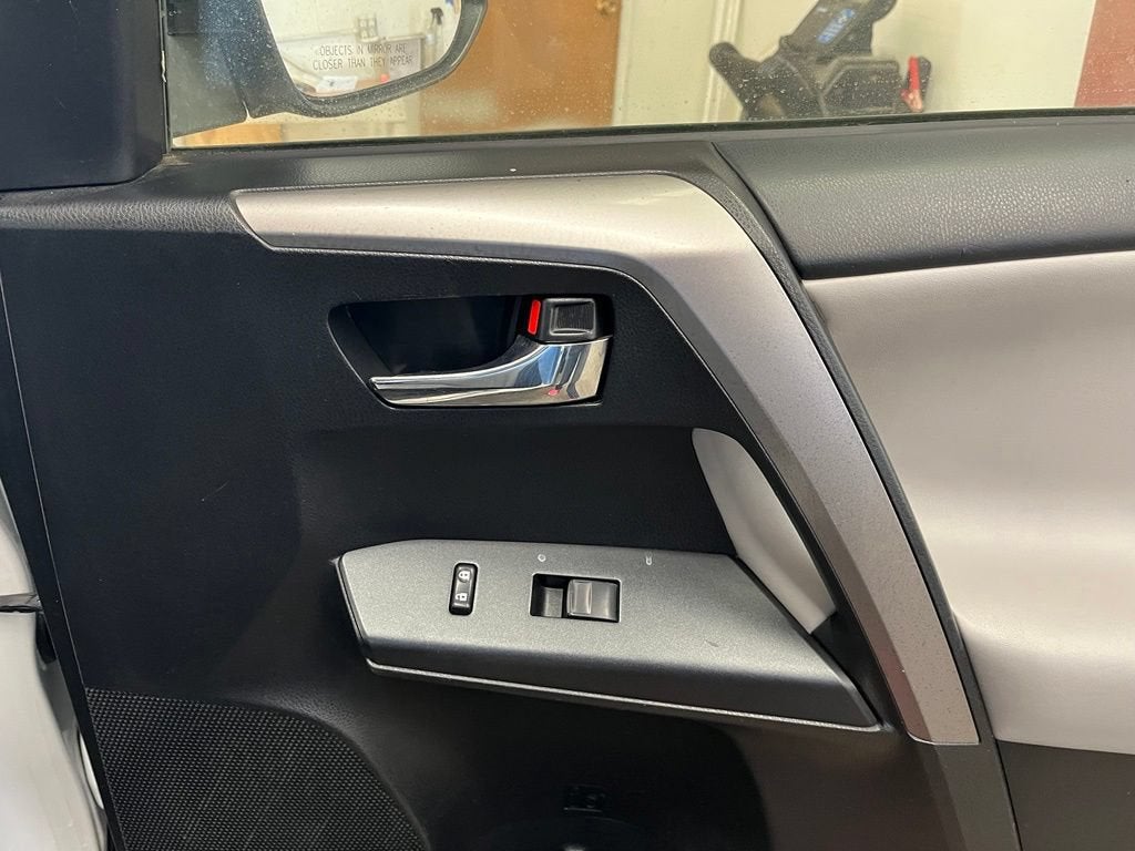 2017 Toyota RAV4 Hybrid XLE
